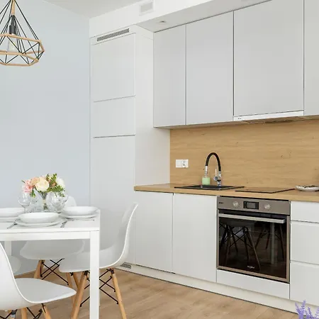 Przytulny Apartament Z Balkonem Dla 4 Osob By Renters Apartmán
