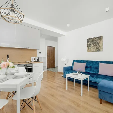 Przytulny Apartament Z Balkonem Dla 4 Osob By Renters *